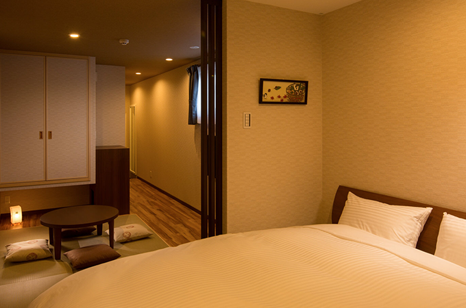 Queen Room with Tatami area & Balcony (25㎡)